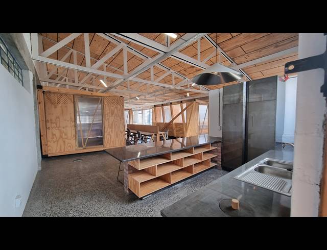 285M² BUSINESS TO LET IN WOODSTOCK